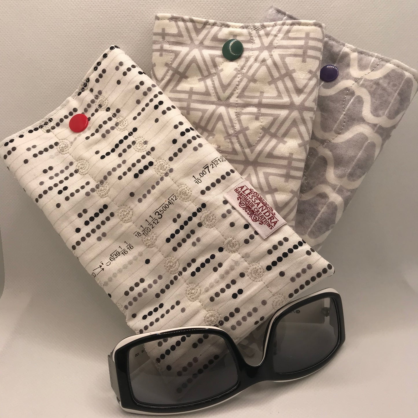 Sunglasses Fabric Quilted Pouch - Silvery Whites