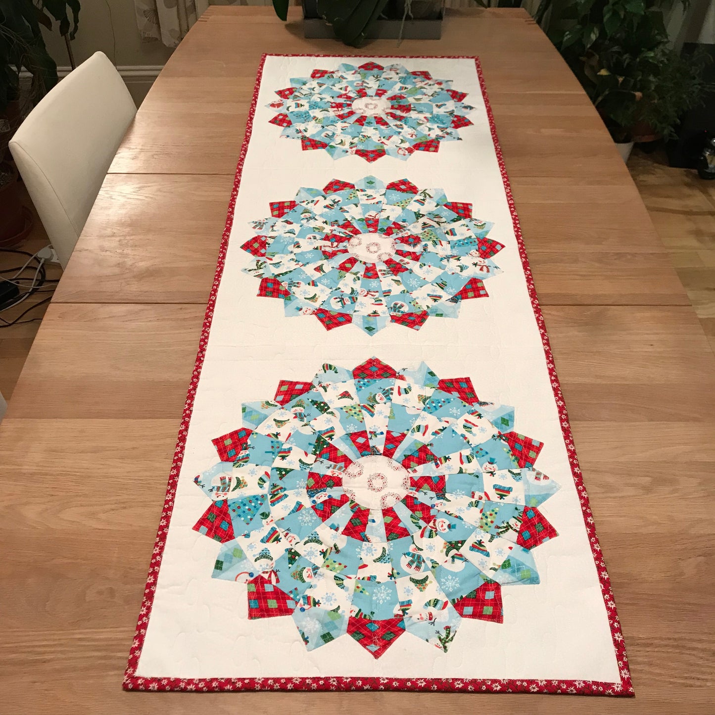 Christmas Dresden Table Runner - Alessandra Handmade Creations