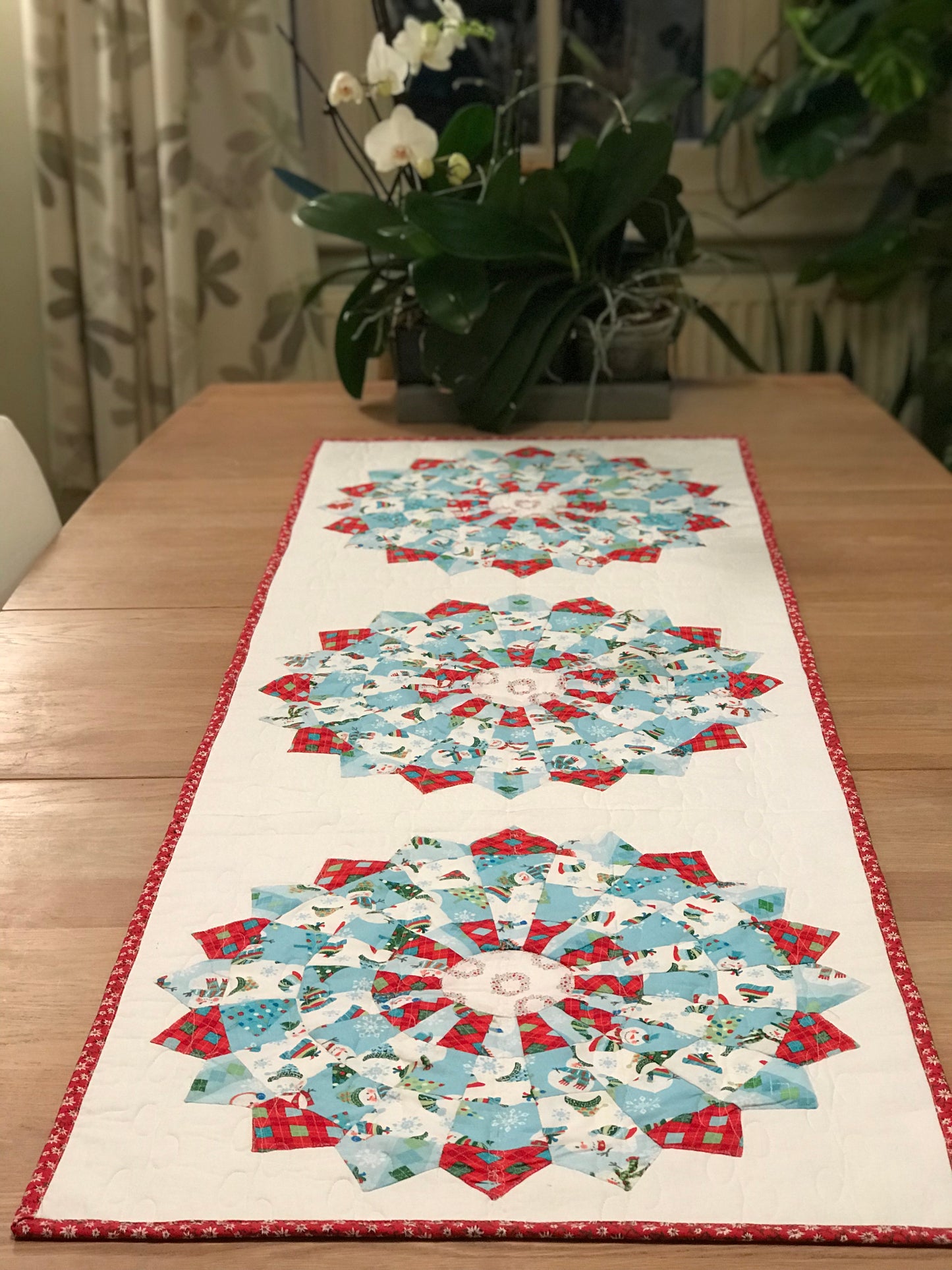 Christmas Dresden Table Runner - Alessandra Handmade Creations