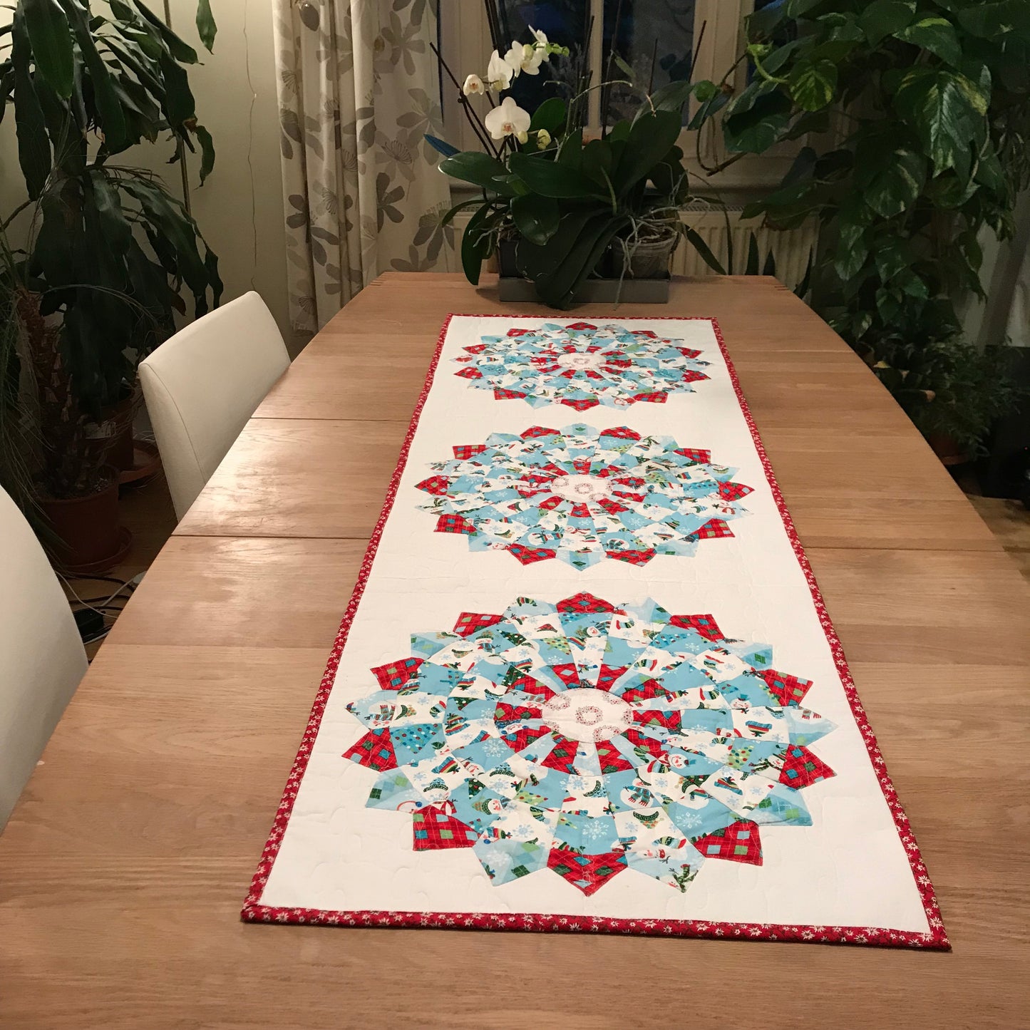 Christmas Dresden Table Runner - Alessandra Handmade Creations