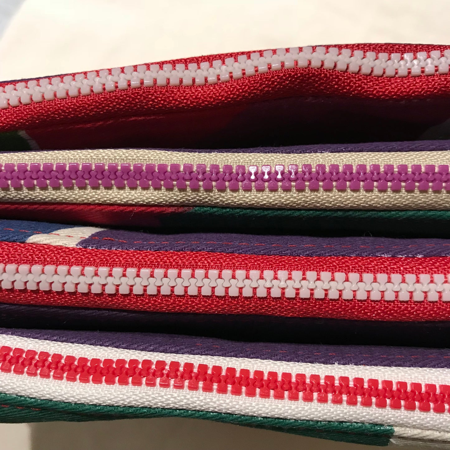 Colour PoPs - Pochettes with tassels - Alessandra Handmade Creations