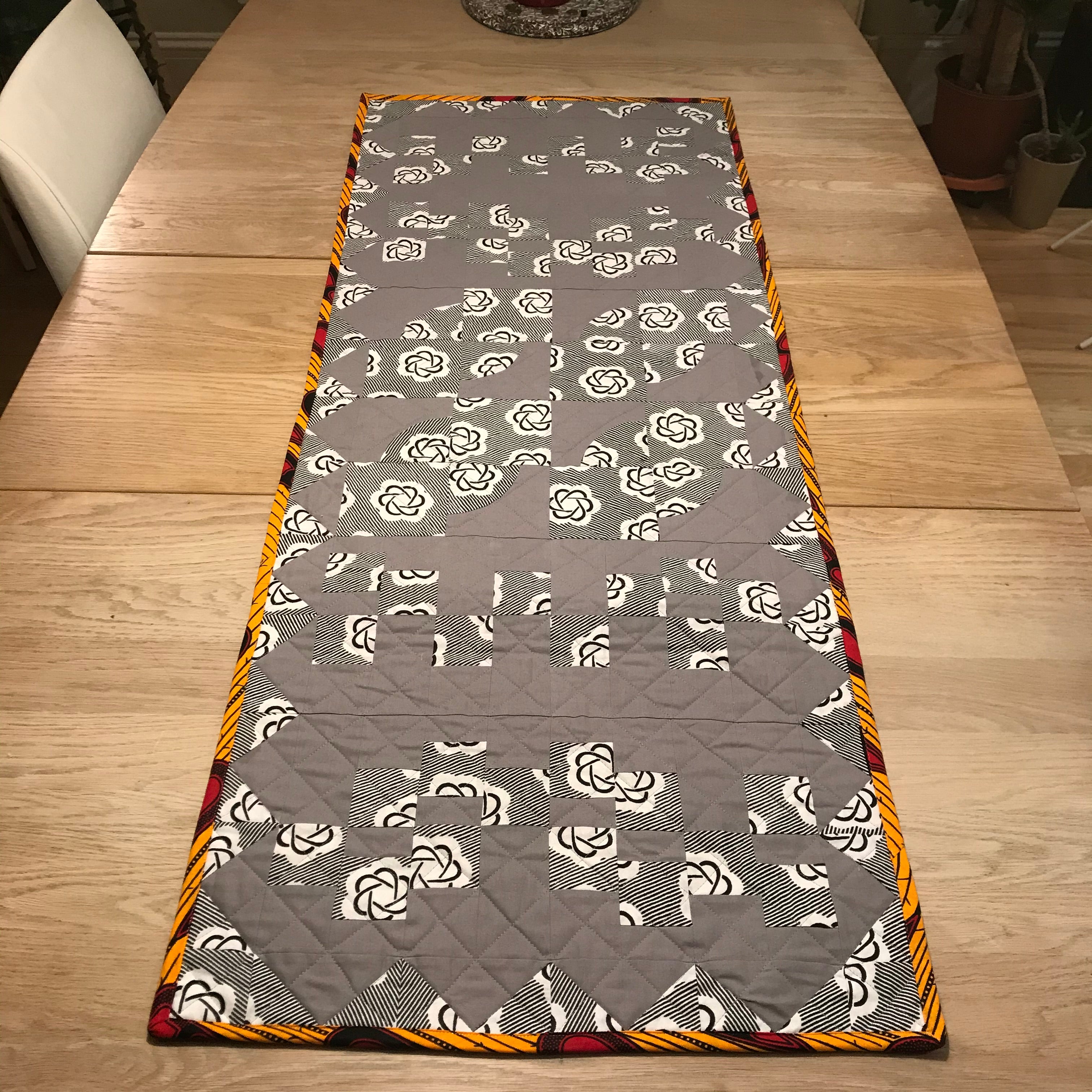 Black&White Quilted Table Runner